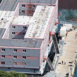 Les premiers migrants ont été installés lundi à bord du "Bibby Stockholm", barge de 93 mètres de long sur 27 de large, amarrée dans le port anglais de Portland (archives).